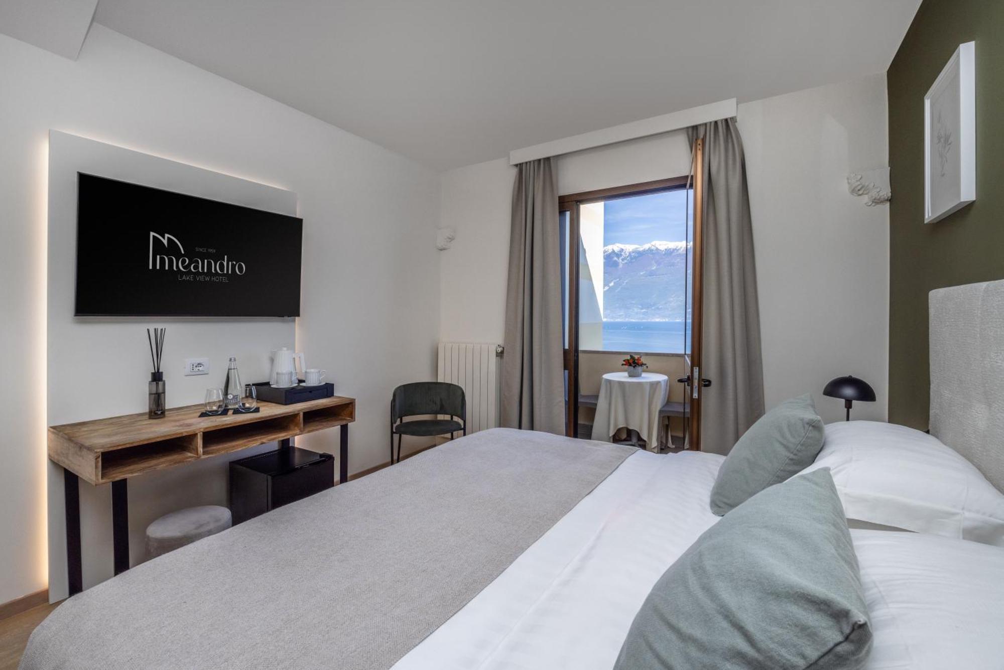 Hotel Meandro - Lake View Gargnano Habitación foto